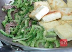山苦瓜炒牛肉的做法图解4