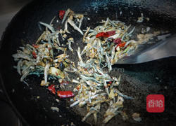 豆干小鱼干的做法图解3