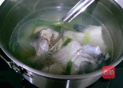 清炖鲈鱼汤的做法图解1