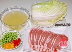 白菜豚肉锅的做法图解1