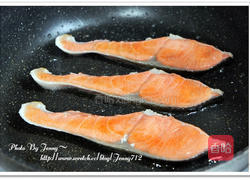 干煎酱油鲑鱼的做法图解3