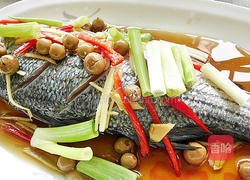 树子清蒸鲈鱼的做法图解1