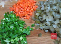 酸黄瓜炒肉末的做法图解2