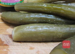 酸黄瓜炒肉末的做法图解1