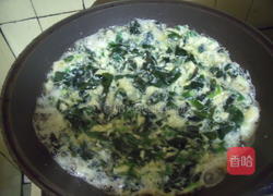 海带芽煎蛋的做法图解3