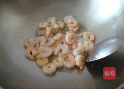 芹菜炒虾仁的做法图解2