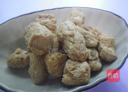 酸笋片儿烩素肉块的做法图解1