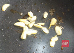 三色炒香肠的做法图解2