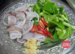 豆办酱青椒炒墨鱼的做法图解1