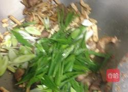 蒜苗猪肉炒豆干的做法图解4