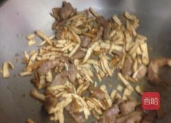 蒜苗猪肉炒豆干的做法图解3