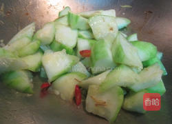 鲜蛤烩丝瓜的做法图解2