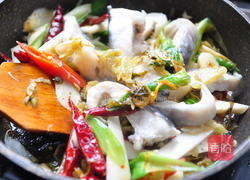 香辣酸菜鲟鱼片的做法图解6