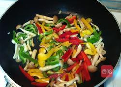 彩椒炒海鲜菇的做法图解2