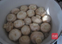 俄式洋菇橄榄抹酱的做法图解1