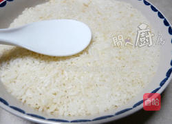 北菇滑鸡蒸饭的做法图解2