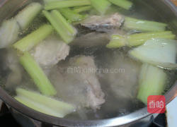 鲑鱼一夜干味噌汤的做法图解1