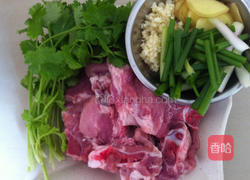 姜葱排骨的做法图解1