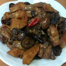香菇笋子闷烧鸡的做法[图]