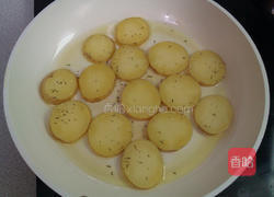 香煎迷迭香马铃薯的做法图解3