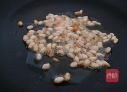 松子彩椒海味饭的做法图解1
