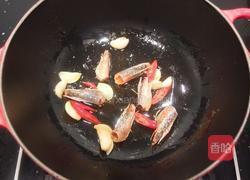 XO酱海鲜豆腐煲的做法图解3