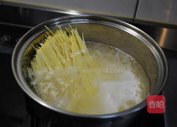 淬酿鲜蚵炒面的做法图解2