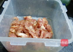猪肉炸的做法图解1