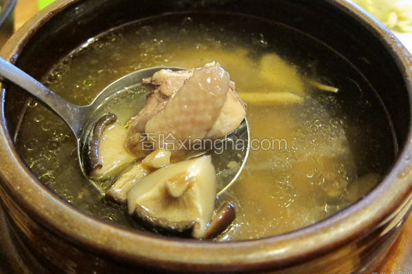 陶锅香菇鸡汤