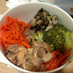 鸡肉鲜蔬糙米饭的做法[图]