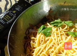 橄榄油意大利面的做法图解2