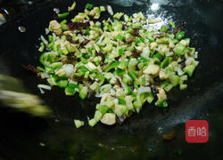 蔬菜鲑鱼炒饭的做法图解6