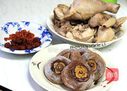 柿饼炖鸡汤的做法图解1