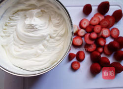 草莓鲜奶油蛋糕的做法图解8