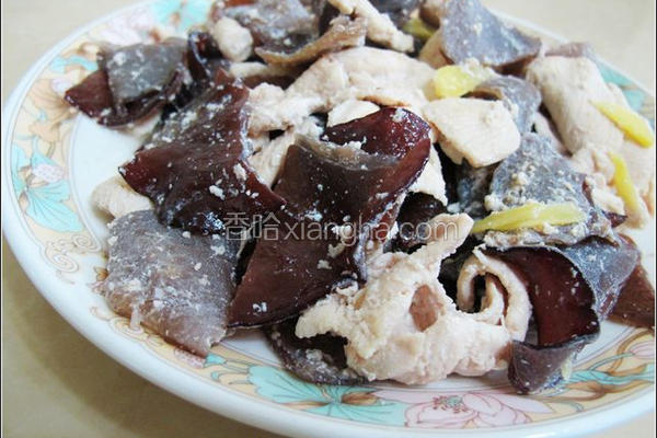黑木耳炒鸡片