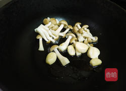 极浓蒜香锅烧面的做法图解2