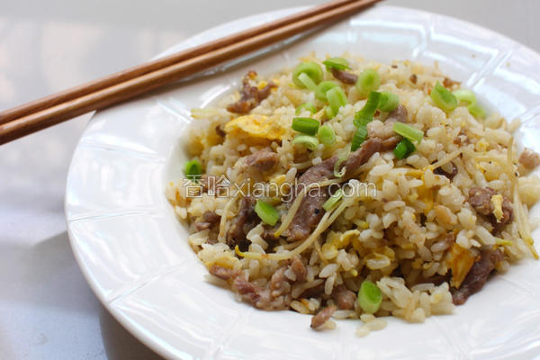 銀芽肉絲蛋炒飯的做法_菜譜_香哈網