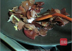 黑木耳炒鸡片的做法图解4