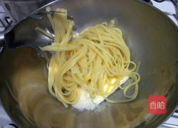 帕马森奶油拌面的做法图解2