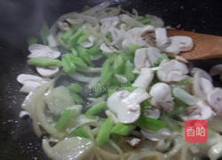 白酱嫩鸡意大利面的做法图解5