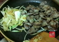 洋葱炒香肠的做法图解10