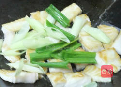 芹菜蒜味炒鲨鱼肉的做法图解3