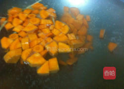 红萝卜糙米粥的做法图解1