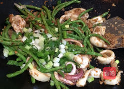 蒜酥墨鱼四季豆的做法图解7