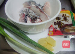 海鲈鱼味噌汤的做法图解1