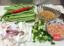 蒜酥墨鱼四季豆的做法图解2