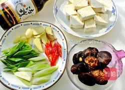 冬菇鸡肉豆腐煲的做法图解2