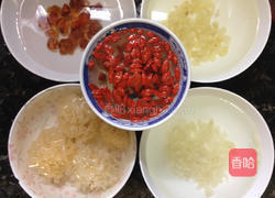 雪莲子银耳杞子露的做法图解1