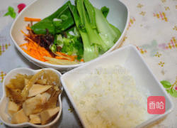 牛奶鱼翅鲍鱼粥的做法图解1