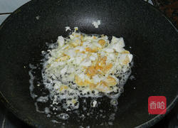 咸蛋山苦瓜的做法图解2